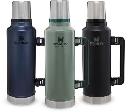 Preview: Stanley Classic Vakuum-Flasche 1,9 Liter, grün - 2. Wahl (Fehlgravur)